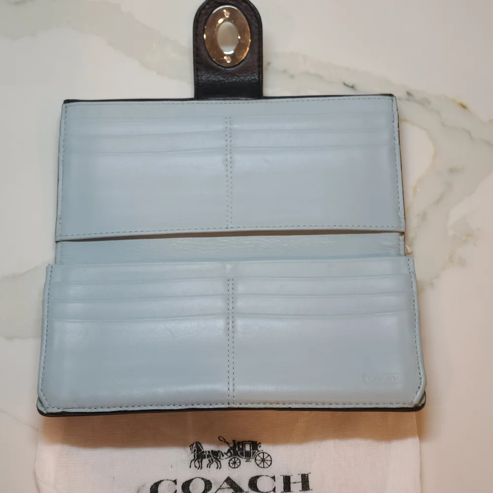 Coach Turnlock Black and White Women's Wallet EUC